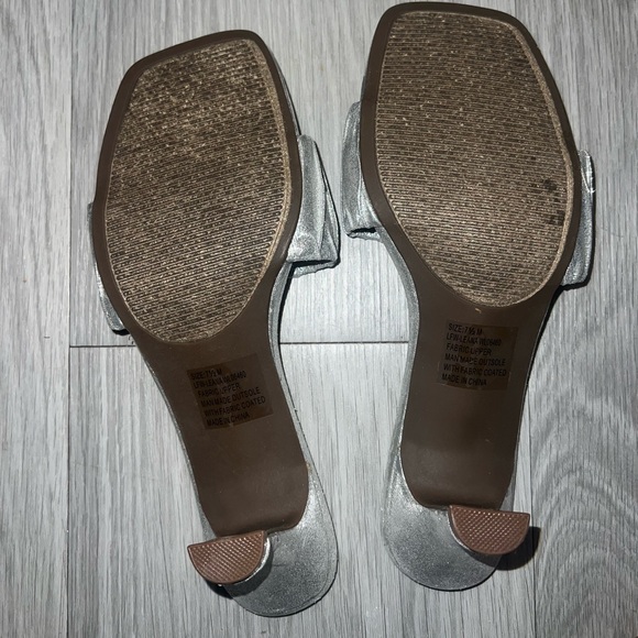 New London Fog Womens Leana Dress Sandal Womens comfort Heeled Sandals - Picture 4 of 4